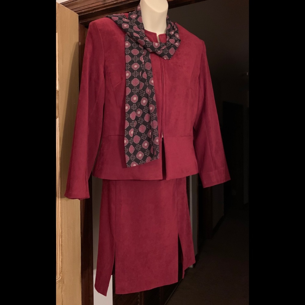 Price ⤵️ Burgundy suit jacket/top & skirt w/ scarf